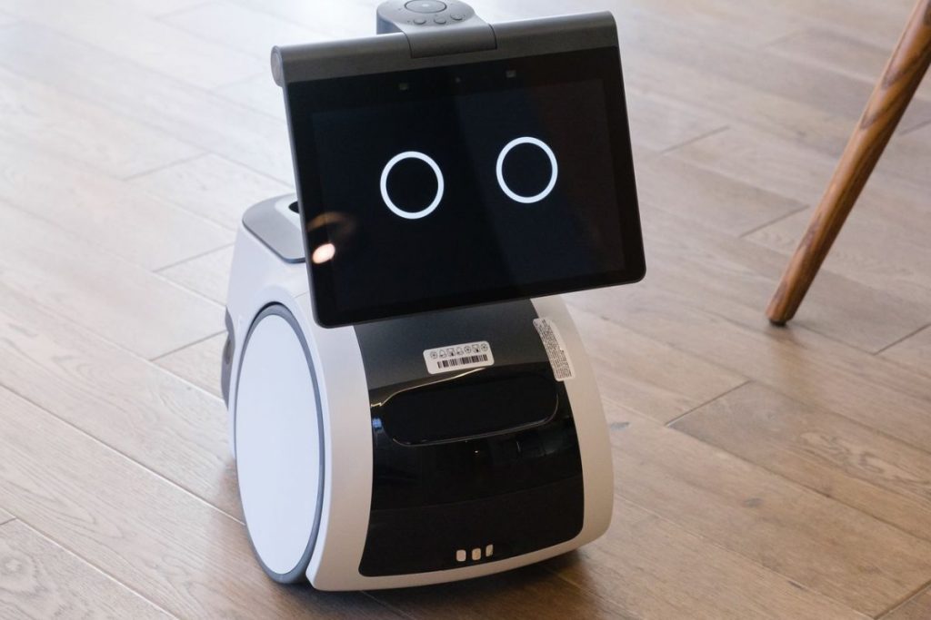 آمازون می‌خواهد ربات خانگی Astro بتواند همه نیازهای شما را پیش‌بینی کند