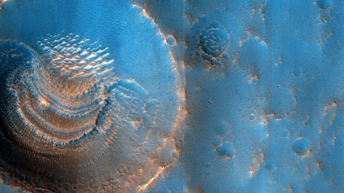 اشکال مرموز و ترسناک یکی از دهانه‌های مریخ را ببینید! + عکس, لپ تاپ استوک