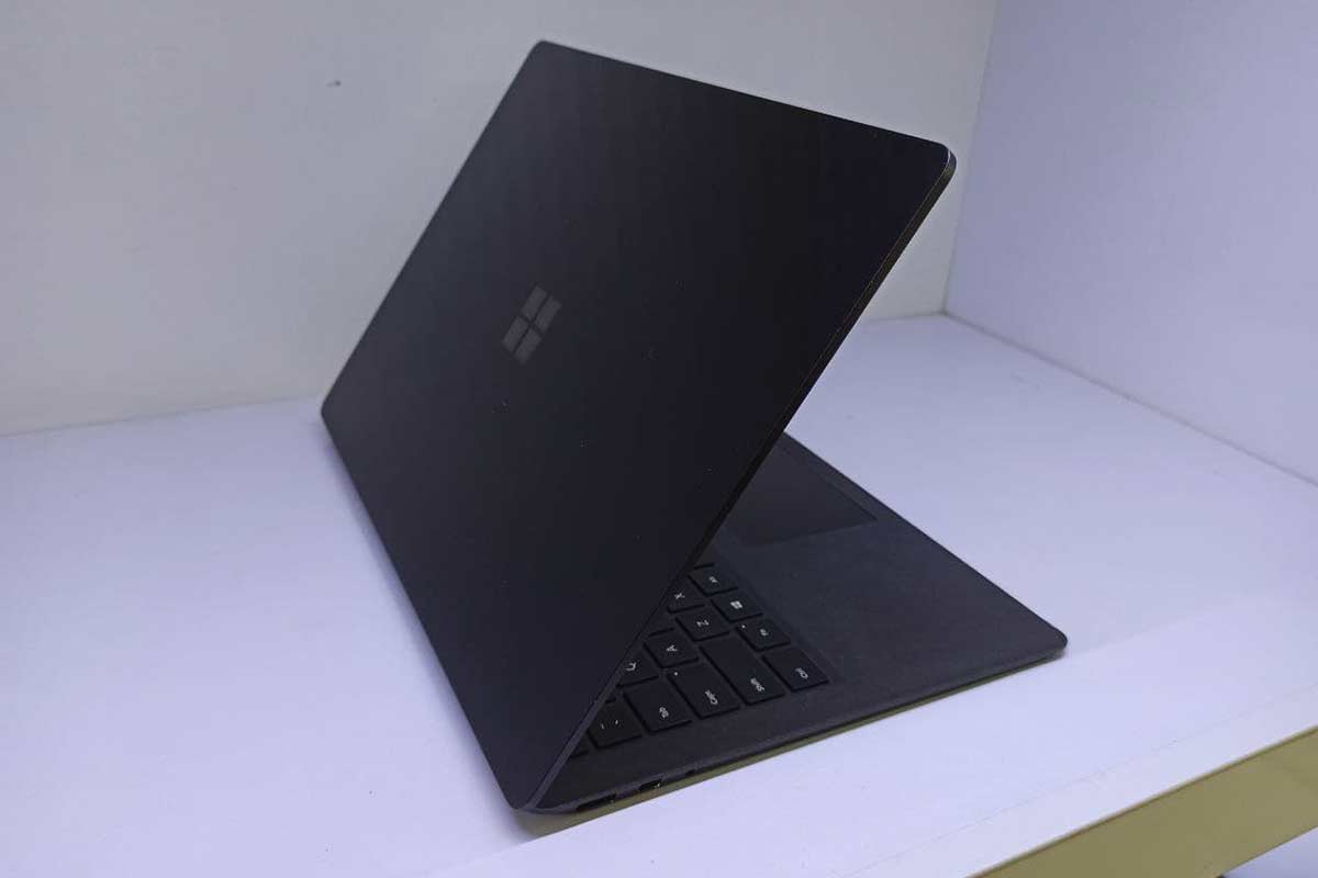 بررسی تخصصی لپ تاپ Microsoft مدل Surface Laptop 2 از نظر صفحه‌نمایش